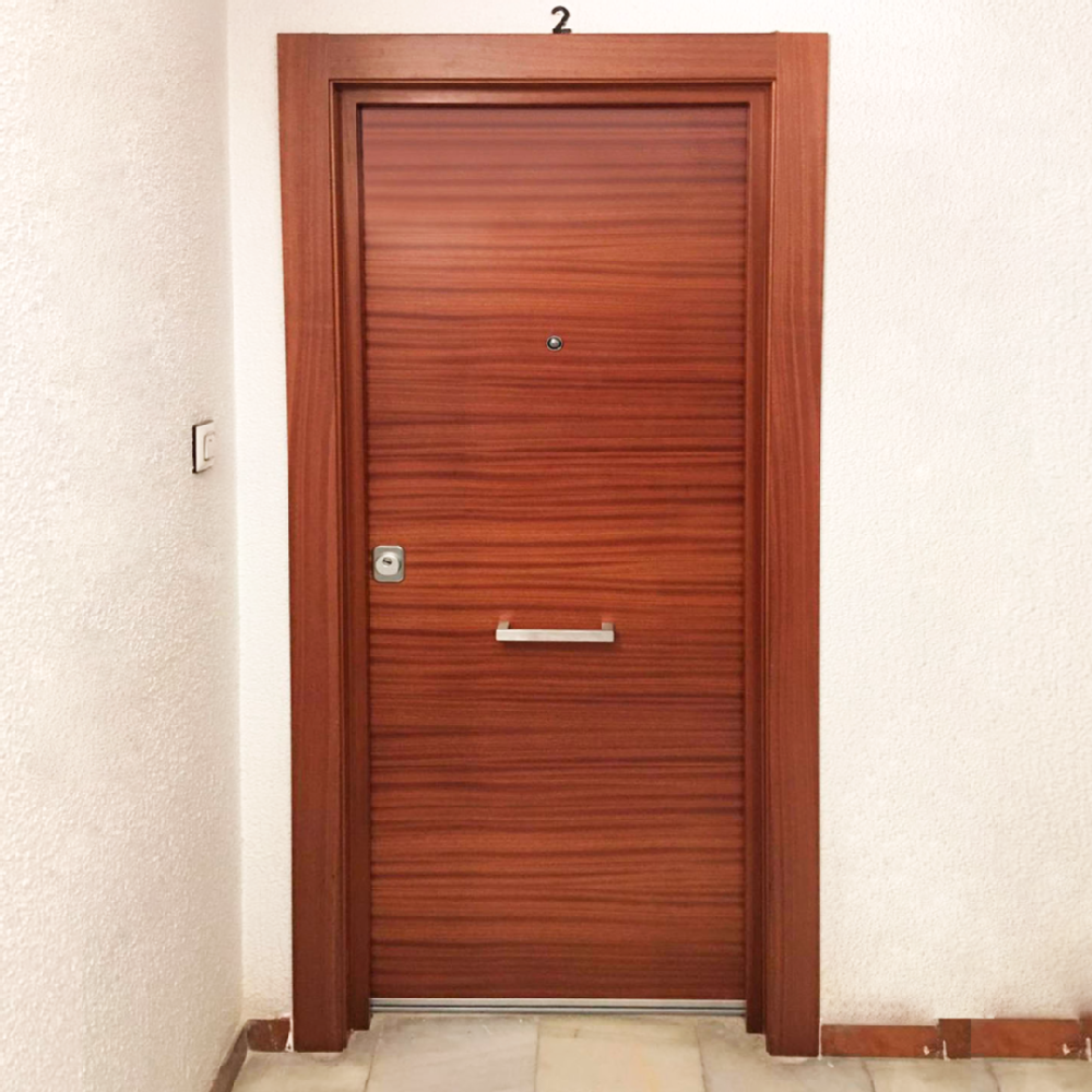 puerta madera sapelly