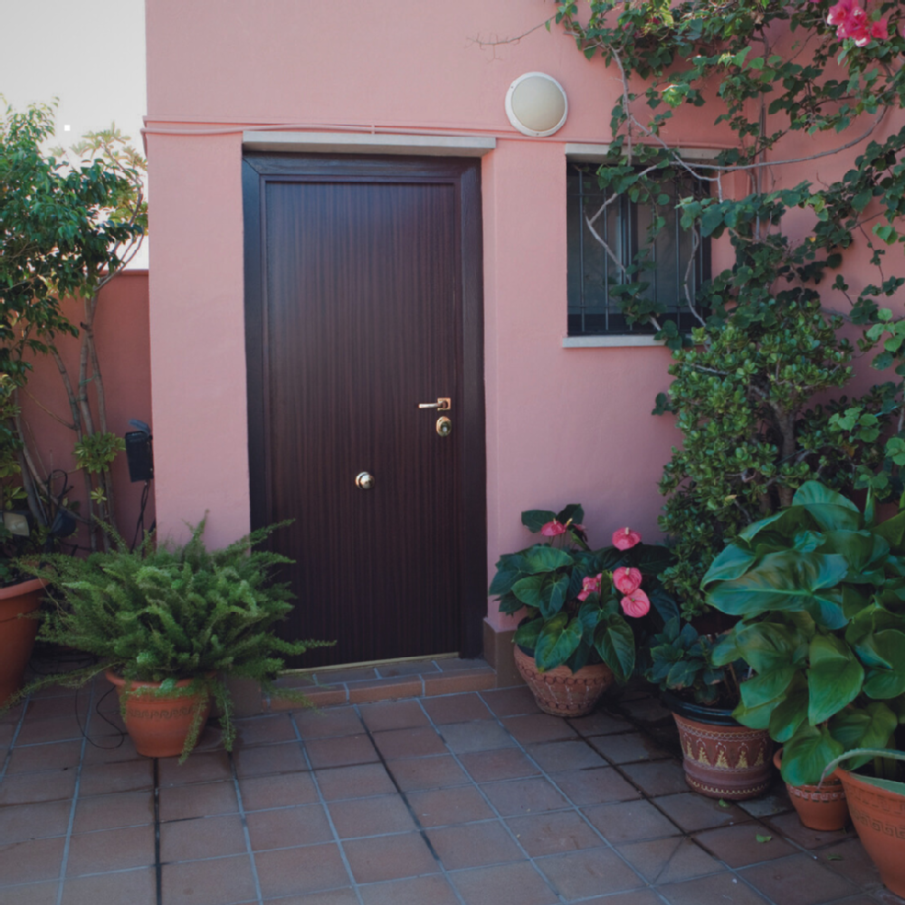 Instala una puerta de seguridad en tu terraza o azotea